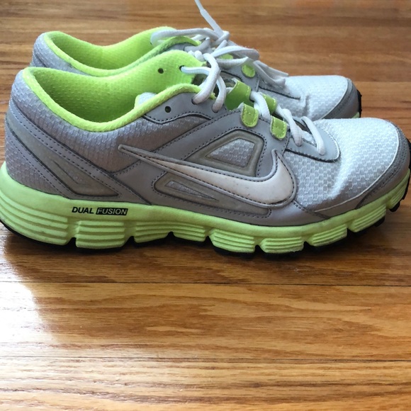 Nike Shoes - Women’s Size 8 Nike sneakers